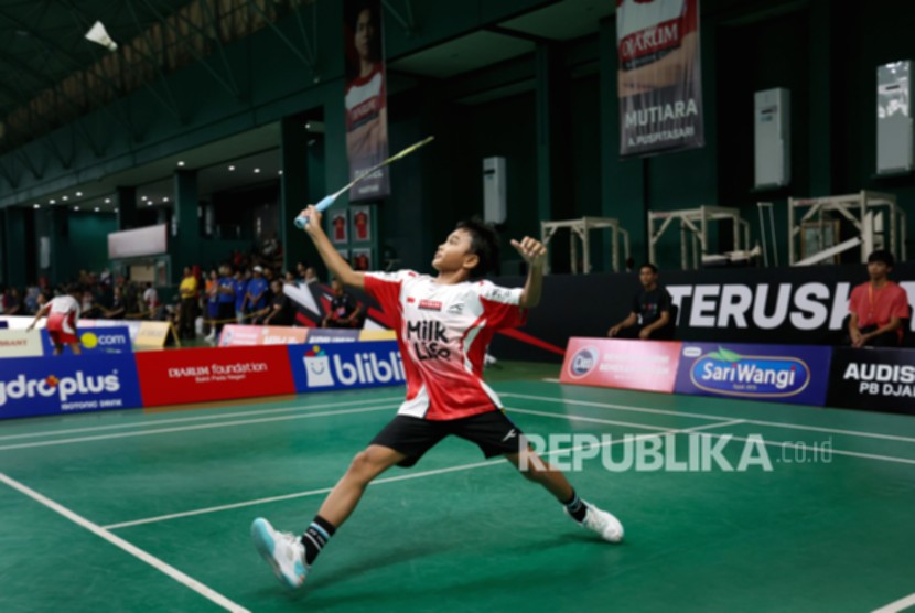 Para atlet muda bertanding di GOR Djarum dalam Tahap Turnamen Audisi Umum PB Djarum 2026.