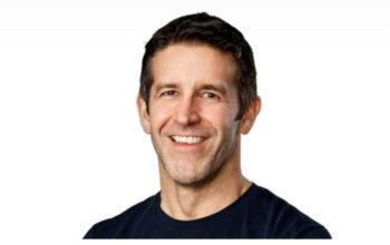 Mengenal John Ternus, Sosok Penerus Tim Cook sebagai CEO Apple