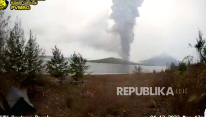 Badan Geologi Duga Dentuman di Bandung Berasal dari Anak Krakatau