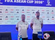 Pelatih tim nasional sepak bola Pakistan, Nolberto Solano, saat memberikan keterangan pers jelang laga FIFA ASEAN Cup.