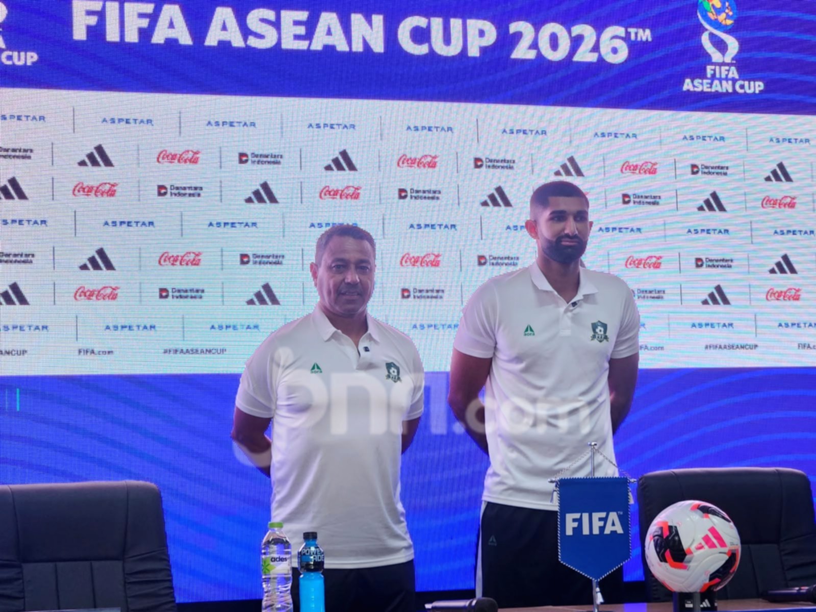 Pelatih tim nasional sepak bola Pakistan, Nolberto Solano, saat memberikan keterangan pers jelang laga FIFA ASEAN Cup.
