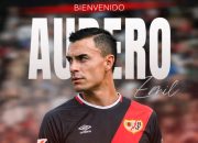 Emil Audero mengenakan jersey latihan Rayo Vallecano setelah resmi bergabung dengan status pinjaman
