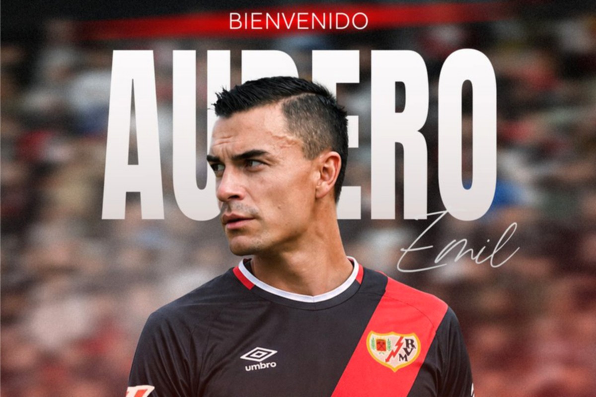 Emil Audero mengenakan jersey latihan Rayo Vallecano setelah resmi bergabung dengan status pinjaman