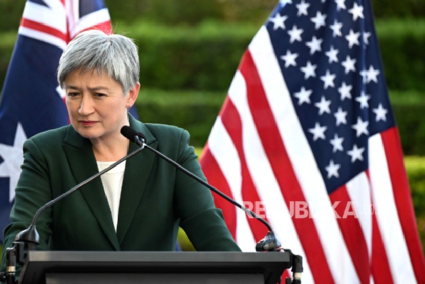 Menteri Luar Negeri Australia Penny Wong memberikan keterangan pers terkait kebijakan sanksi permukiman Tepi Barat.