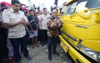 Mendagri dan Menteri PKP Lepas 125 Truk Distribusikan Genteng ke Daerah
