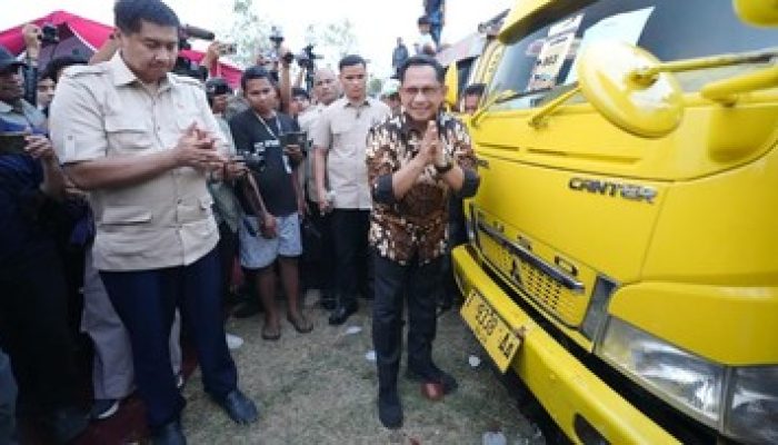 Mendagri dan Menteri PKP Lepas 125 Truk Distribusikan Genteng ke Daerah