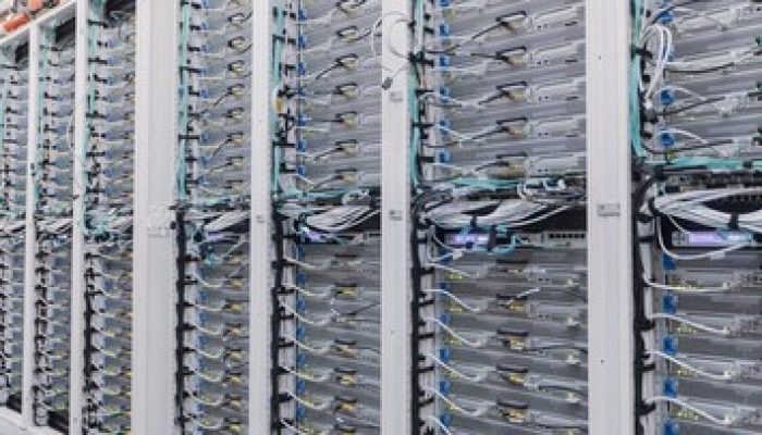 Data Center AI Dituding Boros Air, Amazon Bantah Klaim Konsumsi Tinggi
